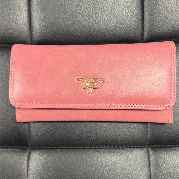 Good quality pink leather Prada wallet! - Picture 1 of 11